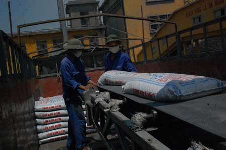 Doanh nghiep bat an khi Ha Noi cam duong dip Tet hinh anh