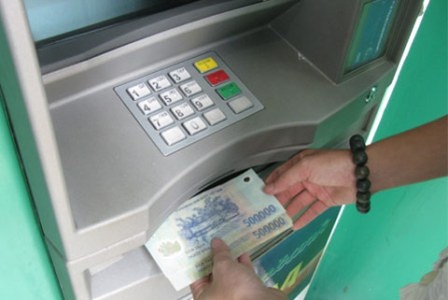 Meo rut tien the ATM de dang trong dip Tet hinh anh