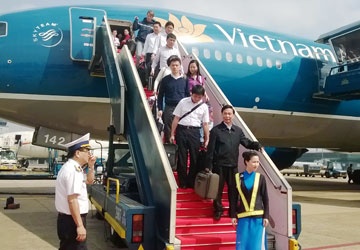 San bay Tan Son Nhat: May bay nhieu, cho dau it hinh anh