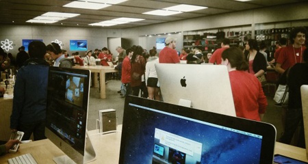 iPhone hut khach, iPad e hang dip Giang sinh hinh anh