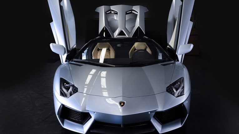 Mua nha duoc tang sieu xe Lamborghini Aventador hinh anh