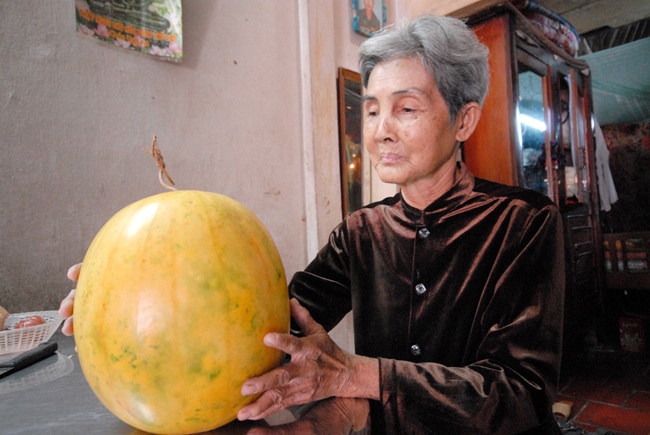 Trai dua hau de gan mot nam van tuoi xanh hinh anh