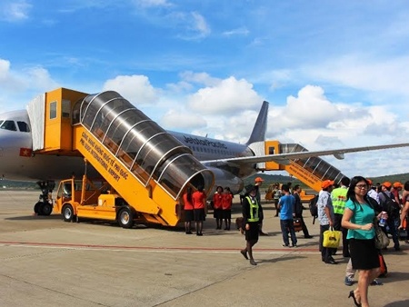 Hang loat chuyen bay bi huy vi suong mu day dac hinh anh