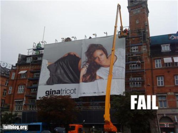 Nhung nham lan tai hai khi treo bien quang cao hinh anh