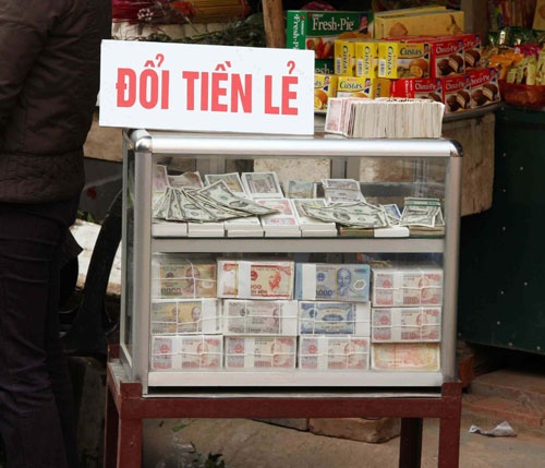 Doi tien le ngay Tet huong chenh lech 250% hinh anh