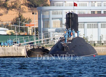 Tau ngam Kilo roi Cam Ranh, tien ra Bien Dong hinh anh