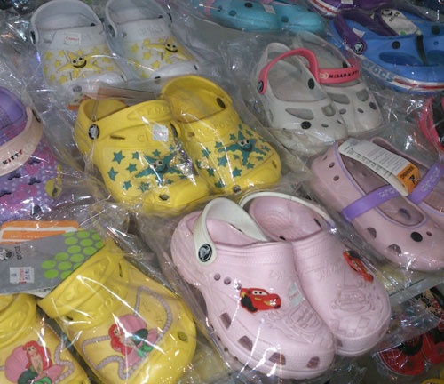 Giay nhua tre em xuat xu Trung Quoc chua chat gay ung thu hinh anh