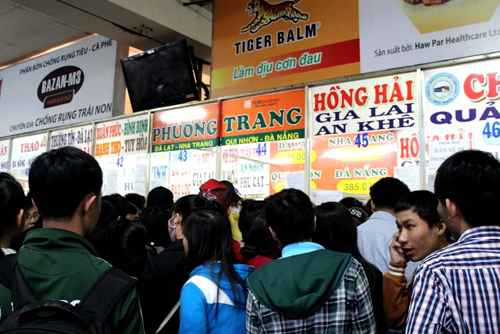 Vi sao ve xe Tet khan hiem? hinh anh