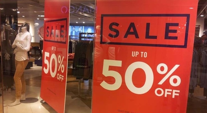 Can canh hang hieu e o Trang Tien Plaza ngay giap Tet hinh anh