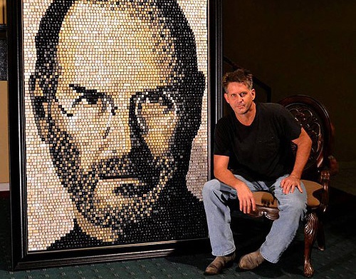 Chan dung Steve Jobs ghep bang phim may tinh hinh anh