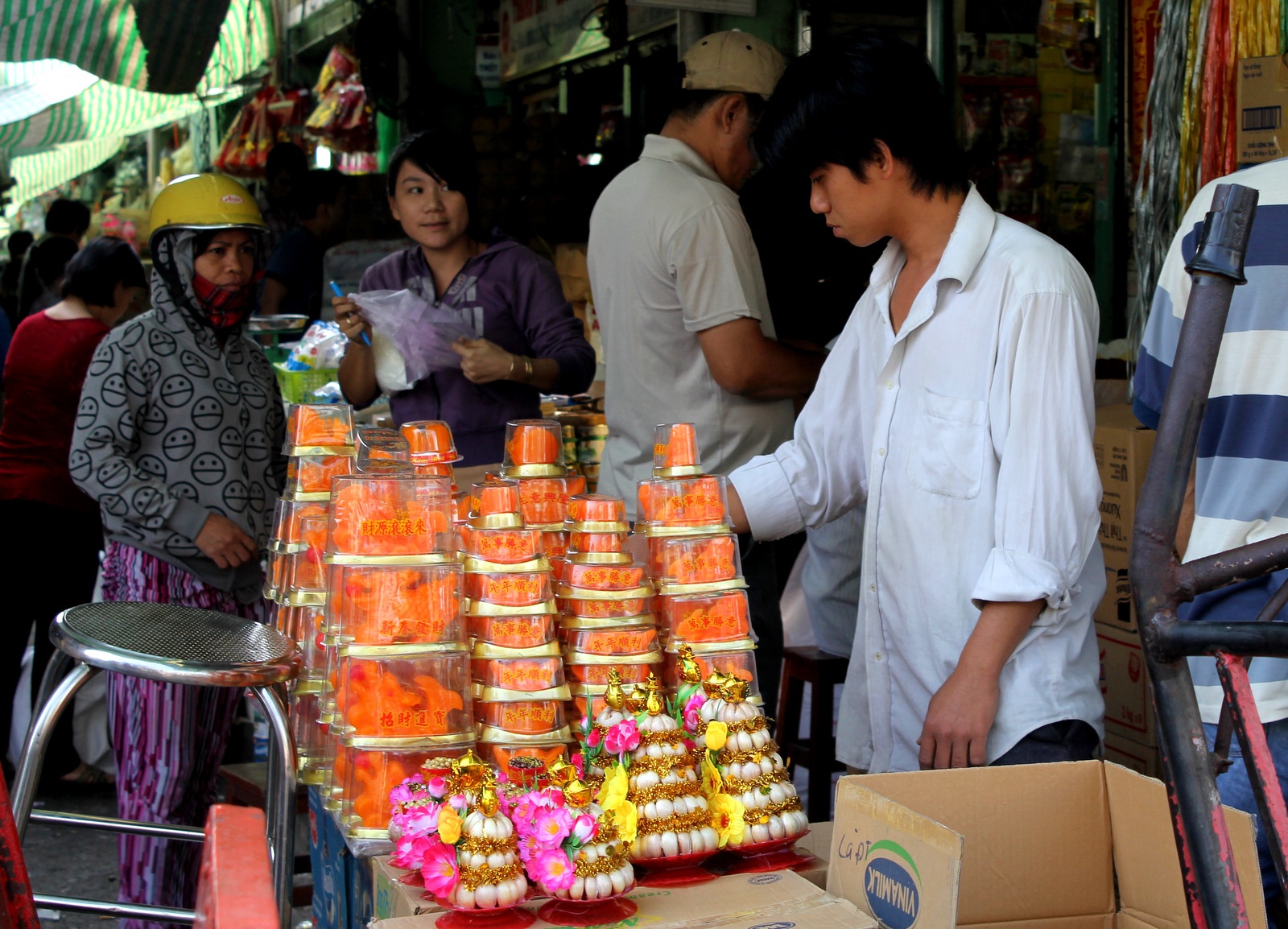 Nguoi Sai Gon cat giam toi da mam le cung ong Tao hinh anh
