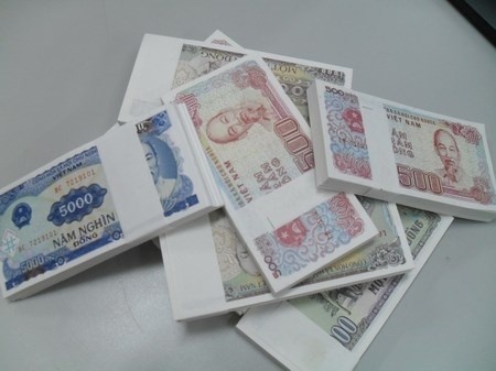 Hiem tien le moi, nhan vien ngan hang 'danh qua' hinh anh