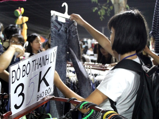 Sinh vien Sai Gon sam Tet voi 100.000 dong hinh anh