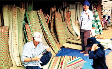 Khoc nhu mua khi nhan… thuong Tet hinh anh