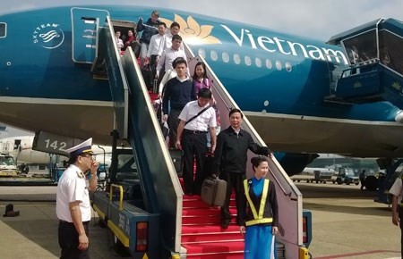 Ve may bay Tet het sot hinh anh