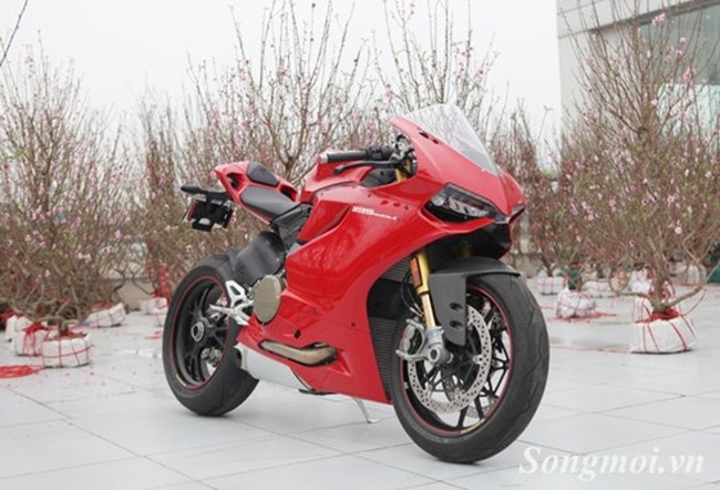 Ducati 1199 Panigale S ruc ro ben sac dao hinh anh