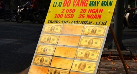 Thu giu 4.000 to USD luu niem do Trung Quoc san xuat hinh anh