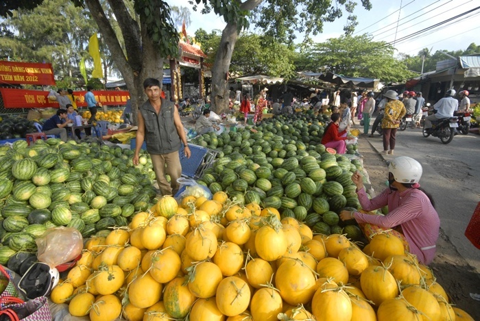 Cho nong thon ngay Tet o mien Tay hinh anh