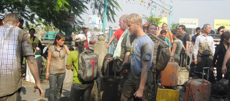 Doi nhan rang vi tau canh ngam bi cam chay hinh anh