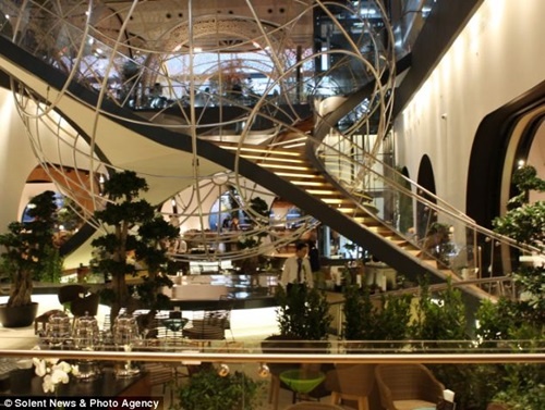 Can canh phong cho san bay xa xi nhat the gioi hinh anh