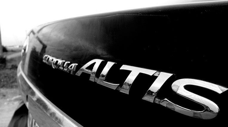 Do khoc, do cuoi chuyen dat ten xe hinh anh