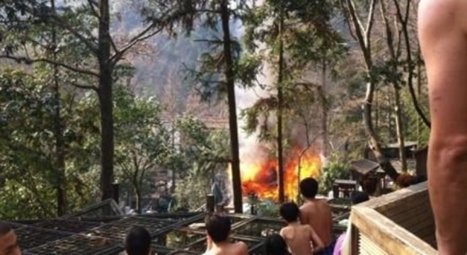 Su that gay soc ve suoi nuoc nong tai Trung Quoc hinh anh