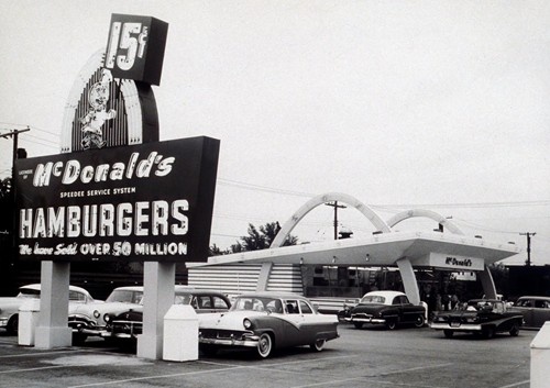 McDonald’s danh bai doi thu, gianh ngoi ga khong lo ra sao? hinh anh