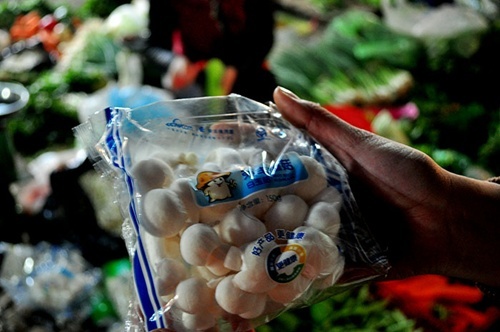 Sieu thi dung ban nam khong nguon goc hinh anh