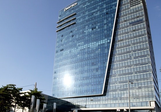 Ong chu dien thoai Sky ben bo vuc tham hinh anh