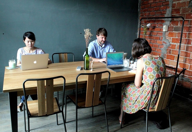 2 trieu dong mot cho ngoi lam viec o biet thu hinh anh