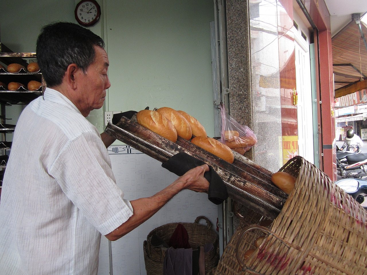 Vi sao banh mi Sai Gon noi tieng? hinh anh