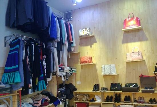 Hang hieu ky gui: Mua cua nguoi chan, ban cho nguoi can hinh anh