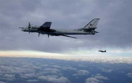 May bay nem bom Nga lao vao vung phong khong Han hinh anh