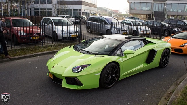 200 sieu xe gay nao loan ngay cong chieu Need for Speed hinh anh