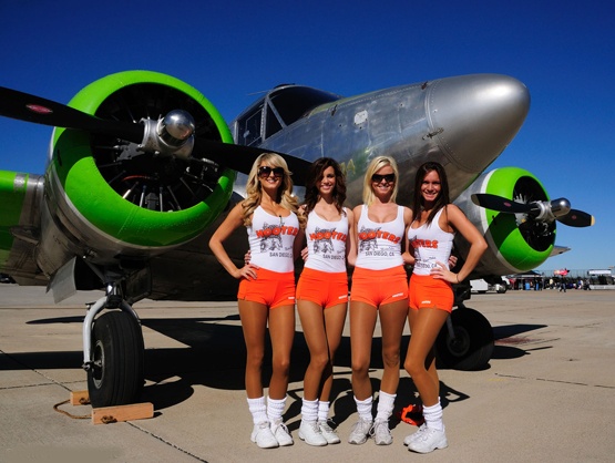 Dan nu tiep vien hang khong nong bong nhat the gioi hinh anh