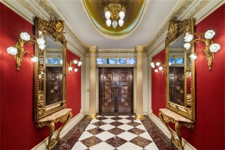 Mua nha duoc tang kem xe Rolls-Royce hinh anh