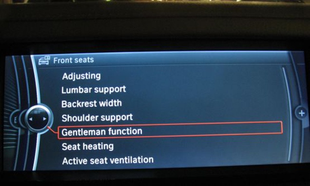 Cadillac CTS voi nap day khay de coc hinh anh