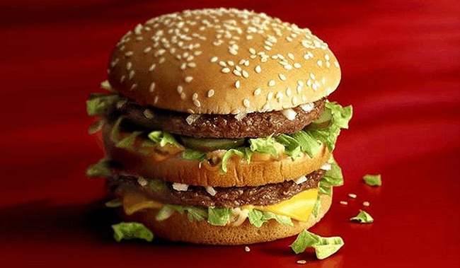 Màu sắc chiếc bánh Big Mac của McDonald đã được làm đậm hơn rất nhiều và độ bóng láng, hấp dẫn của các lớp thịt, rau cũng được tăng cường đáng kể khi lên ảnh.