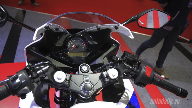 Honda CBR300R sử dụng động cơ 296 phân khối, công suất 30 mã lực tại 8.500 vòng/phút, mô-men xoắn 27 Nm tại 7.250 vòng/phút, đi kèm hộp số 6 cấp độ. 