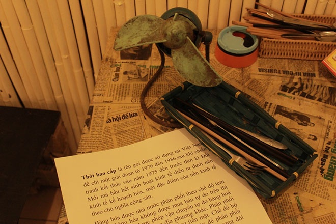 Những câu chuyện hài thời bao cấp được Hằng dịch song ngữ để cho khách nước ngoài và các bạn trẻ hiểu hơn về lịch sử của Việt Nam.