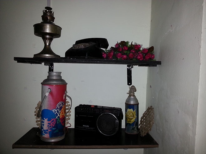 Xu hướng dùng các đồ vật hoài cổ của thế kỷ trước để trang trí quán ăn, quán cà phê đã xuất hiện trong khoảng vài năm trở lại đây. Tuy nhiên, theo chia sẻ của chủ quán ăn tem phiếu, việc sưu tầm những đồ vật này không dễ. 