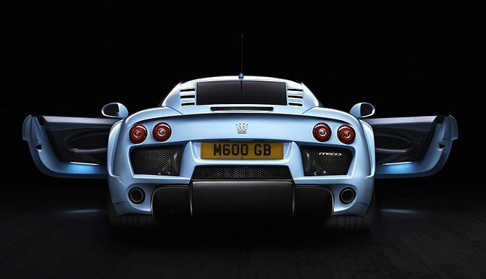 Đứng thứ 10 trong top các siêu xe nhanh nhất thế giới là Noble M600 với thành tích 360 km/h. Dòng siêu xe Anh Quốc này sử dụng động cơ V8 dung tích 4,4 lít cho công suất 650 mã lực. Xe chỉ cần 3 giây để vọt lên tốc độ 100 km/h.