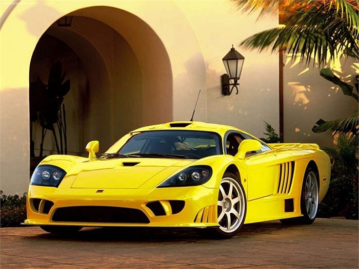 Đứng ở giữa bảng xếp hạng là Saleen S7 Twin-Turbo với tốc độ tối đa 396,8 km/h. Dòng siêu xe Mỹ có số lượng xuất xưởng cực ít này được trang bị động cơ V8 tăng áp dung tích 7 lít công suất 750 mã lực. Xe chỉ cần 3,2 giây để vọt lên vận tốc 100 km/h từ vị trí xuất phát.
