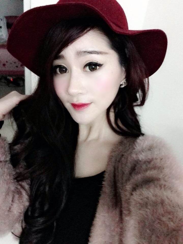 Hằng Na được biết là đối thủ sexy với hot girl Mai Thỏ.