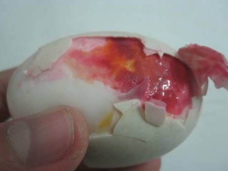 Trung vit luoc chin van ua mau do tuoi hinh anh