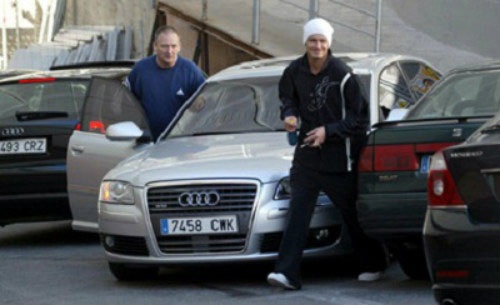 Chiếc xe từng lập kỷ lục thế giới về tốc độ chạy trên băng (331 km/h) Audi RS6 được trang bị động cơ tăng áp kép V10, cho công suất cực đại 580 mã lực. Nếu bạn sở hữu chiếc xe trị giá <abbr class=