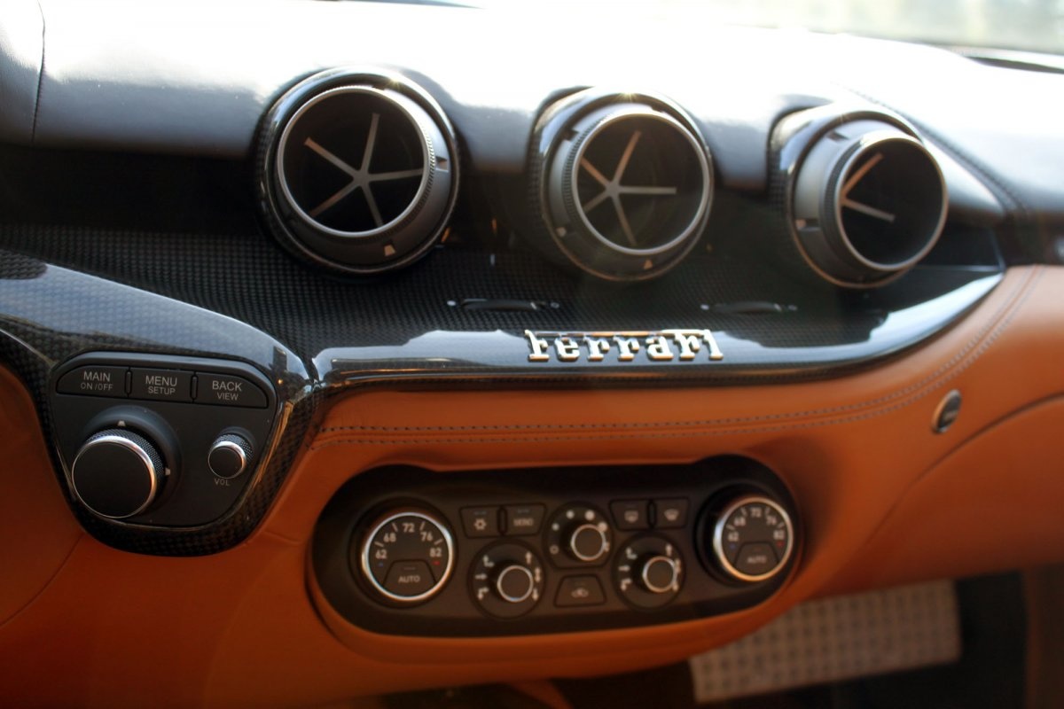 Nhưng việc chỉnh sóng đài phát thanh cũng không hề dễ dàng.