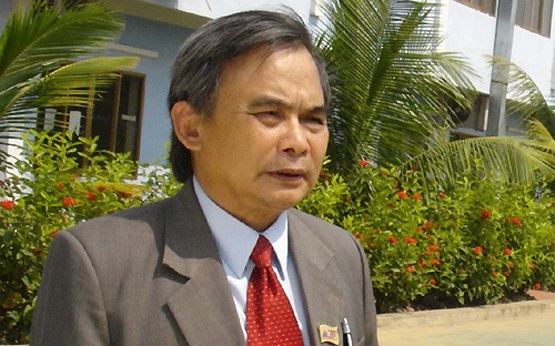 'Nguoi giau thich xe ngoai, gai dep thich chong Tay' hinh anh