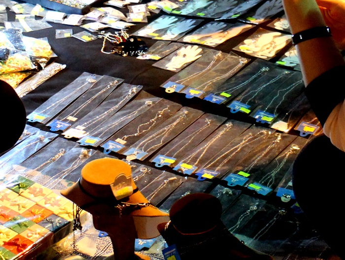 Trang suc Trung Quoc 50.000 dong/kg ngap cho Sai Gon hinh anh