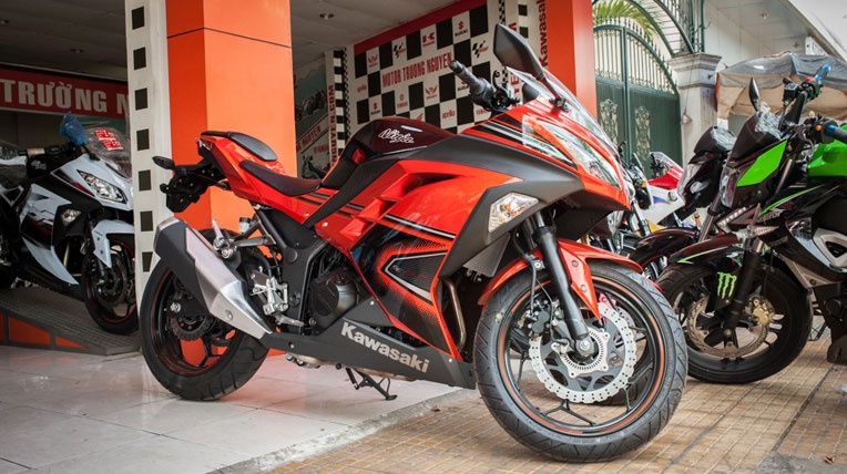 Kawasaki Ninja 300 ABS ve Viet Nam voi gia 300 trieu dong hinh anh